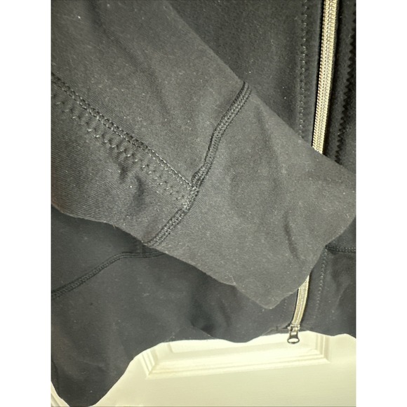 Lululemon Asana Jacket Black Ruffle Logo Full Zip Long Length Sz 8 - Picture 7 of 7